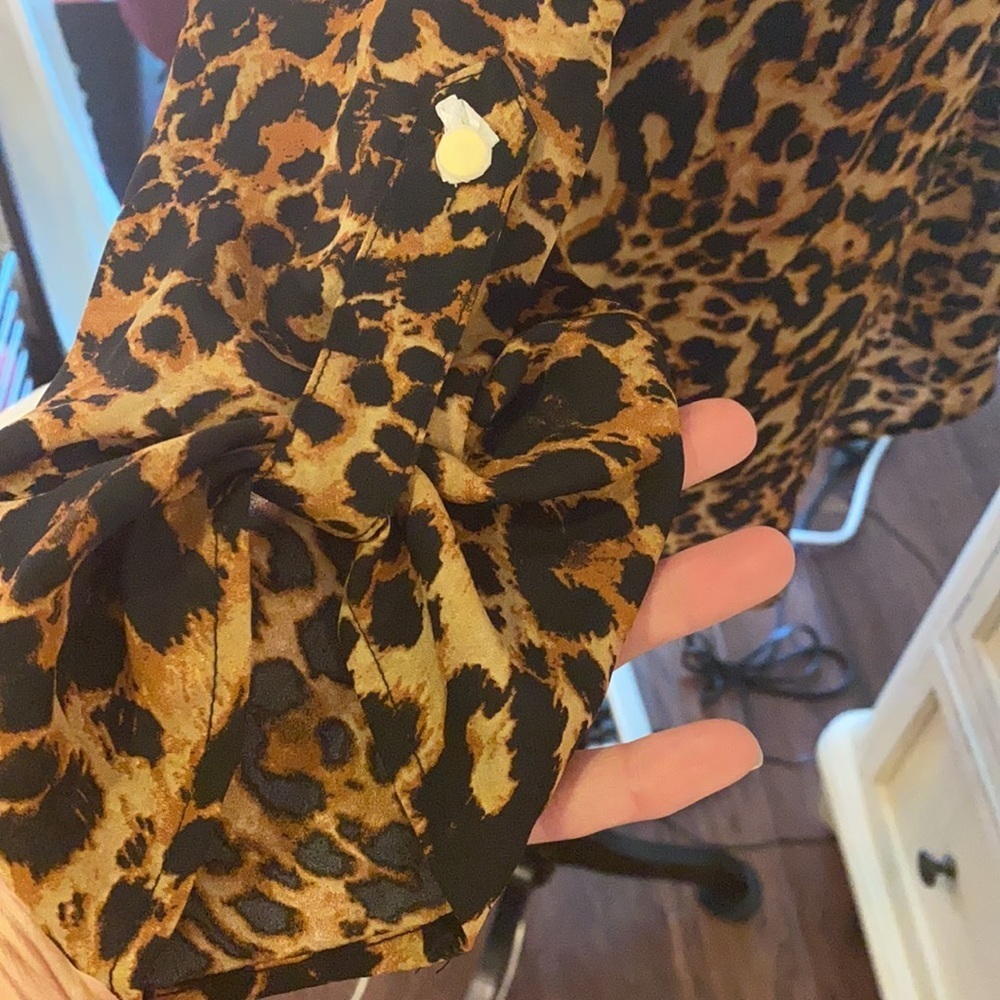 CATO Est. 1946 leopard animal print blouse gold metal SMALL​​ - Picture 13 of 14
